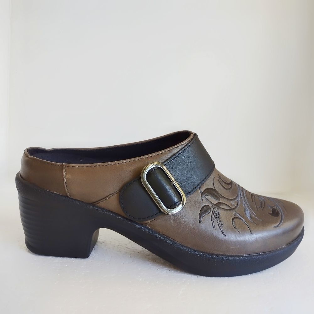 New Klogs brand Brown & Black 2" Block Heel Embossed Clogs Sz. 10